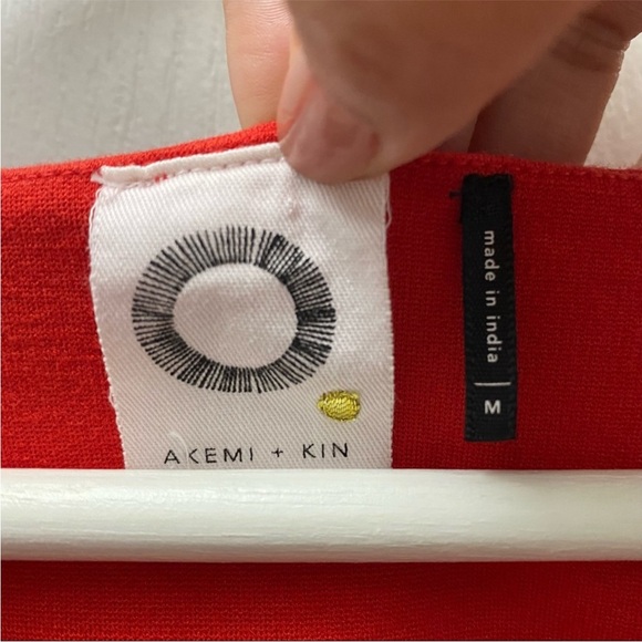 Anthropologie Akemi Kin Embroidered Scalloped Sleeve Top Boho M - Picture 5 of 8